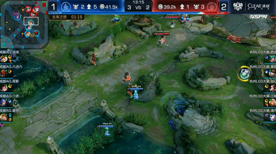 中国战队在DOTA2国际邀请赛八强赛中全力冲刺